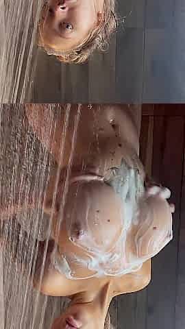 Sannababy in the shower