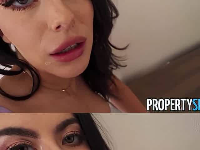 She Wants The Handymans Dick Inside Her So Bad