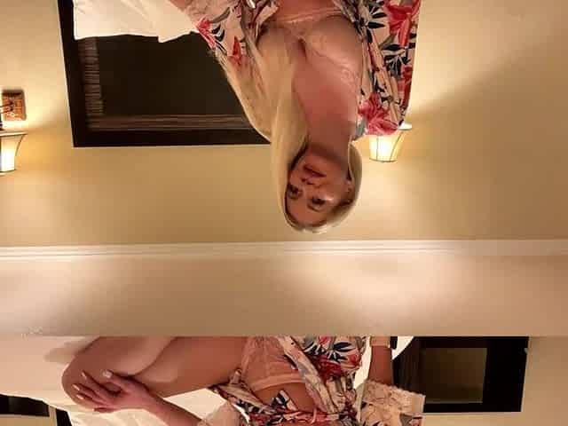 Live Show with Blonde MILF and Squirting!