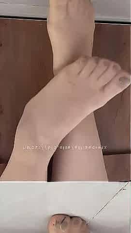Ripping my socks whilst I tell u exactly what to do. See my toes wiggle.