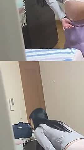 4 People Caught in an Intimate Routine - C