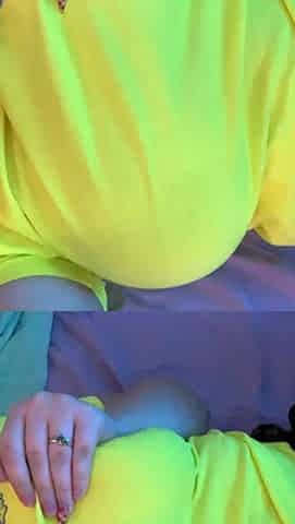 Big ass babe exposes her big boobs