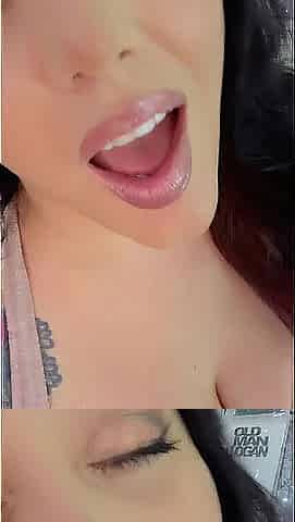 Lascivious mamma screws her holes(Spanish)