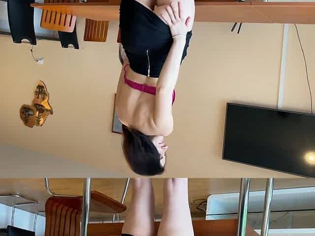 Melani Mendes fingers her pussy SOLO