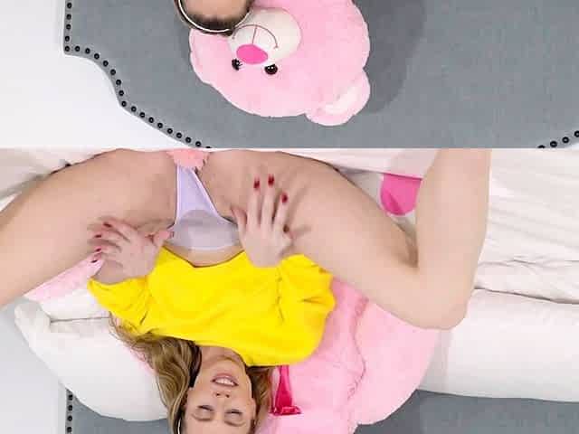Close up MILF masturbation