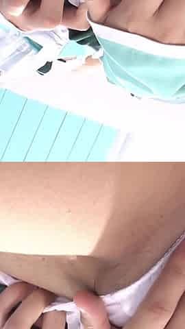 The Vibrator She's Using Is so Good That She Wants to Suck His Dick.