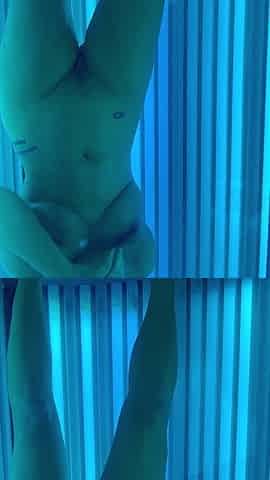 Tanning Bed Fun: Legs a Shakin!