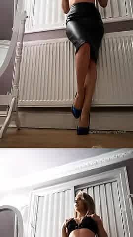 Solo girls masturbate until orgasm for