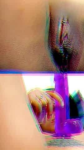 Beautiful Curvy Girl Masturbating in Close-up