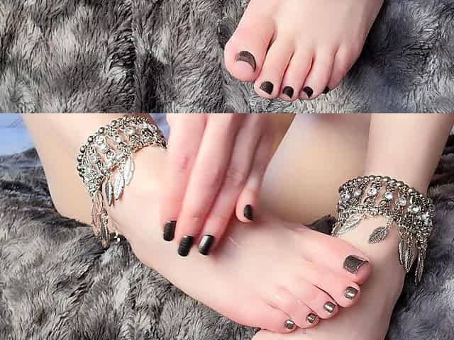 Solo masturbation and the foot fetish