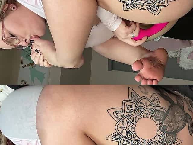 Feet Obsession: Squirting & Toe Sucking