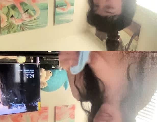Brunette solo masturbation on webcam