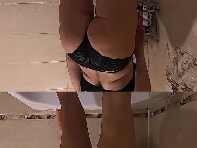 Pink hair mother I'd like to fuck shaves her cunt in the bath