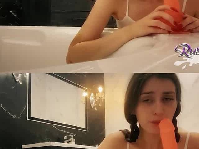 Hot teen screws herself in baths