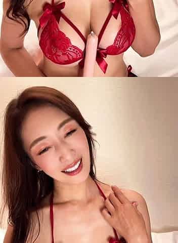 Japanese teen uses toys to pleasure pussy