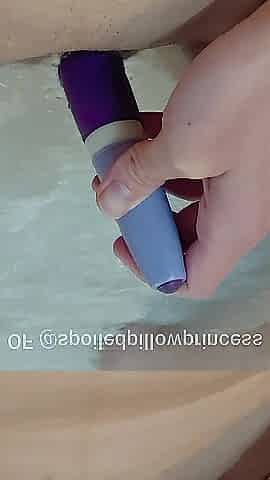 SPOILED PILLOW PRINCESS JUICY SOLO TOY TEASER IN THE WASHROOM