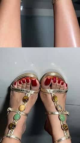 Amateur Foot Fetish Girlfriend Sucks and gives a Footjob