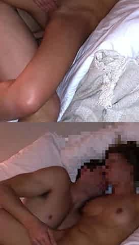 Small titted brunette teen fingering on the bed