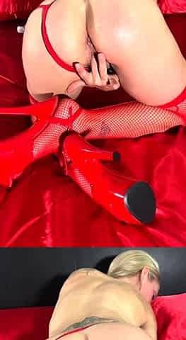 Blonde solo jerking off