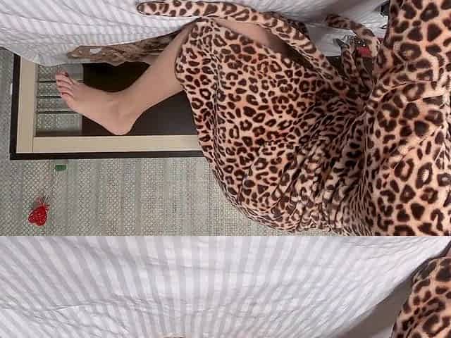Breasty saleswoman came home after work and masturbates whilst remembering her client