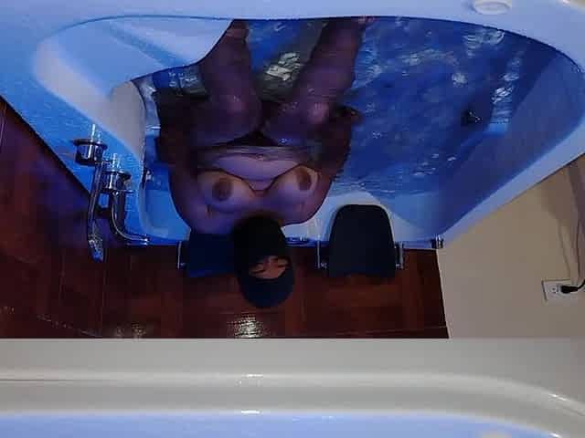Incredible I Record My Neighbor in a Jacuzzi Touching Herself and Then She Gives Me an Oral and I Fuck Her Very Hard.