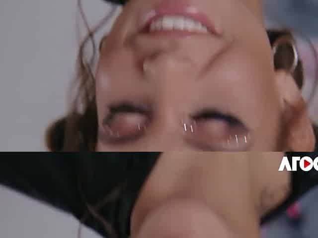 Skylar Snow, Max Born And Jennifer Mendez In Curvy Brunette Offers Her Juicy Pussy As A Gift