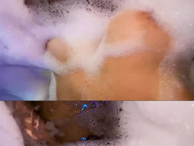Got seduced by stepmom's big ass in the bathroom and fucked her asshole
