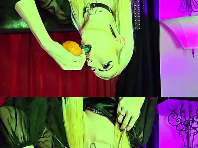 SARINAANDROBIN Spooky Mommy s Dildo