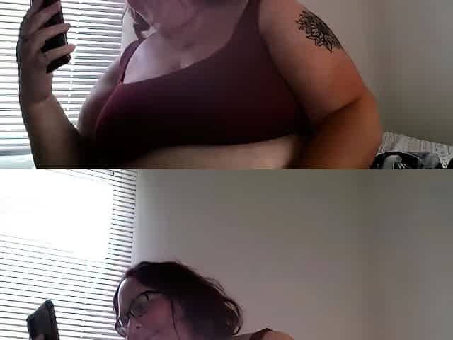 Big boob brunette masturbates on webcam