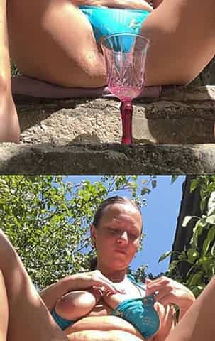 Hot MILF Peeing Outdoors