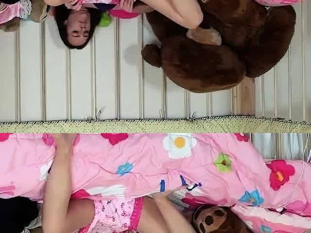 Alisha: Diapered & Masturbating in Crib