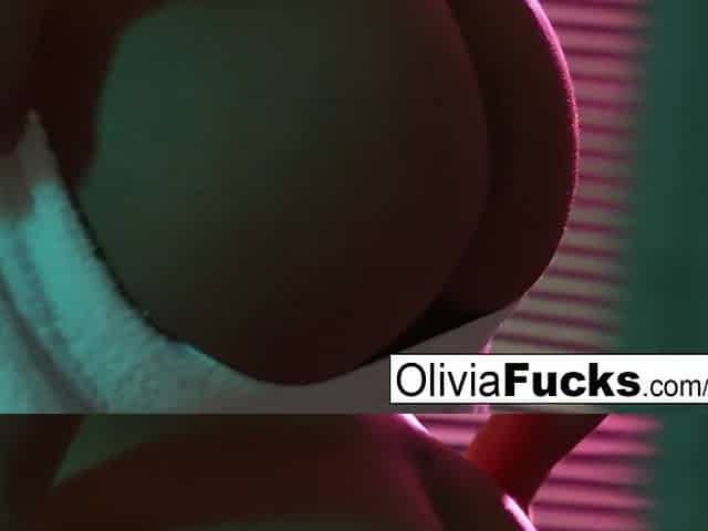 Super hawt Olivia teases in the shower