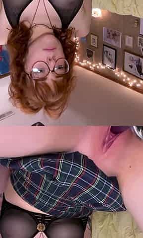 Bubble butt amateur goes solo with a toy in the powder room