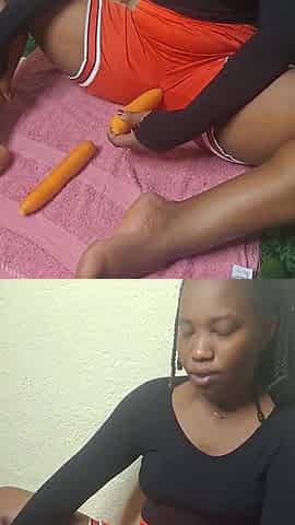 Large snatch on Afro mamma