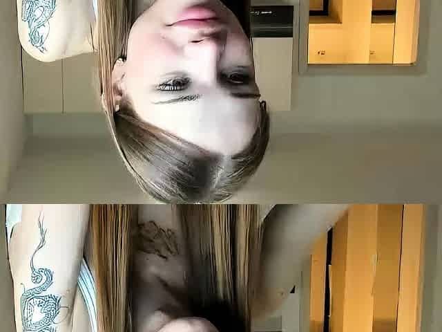 Close up MILF masturbation