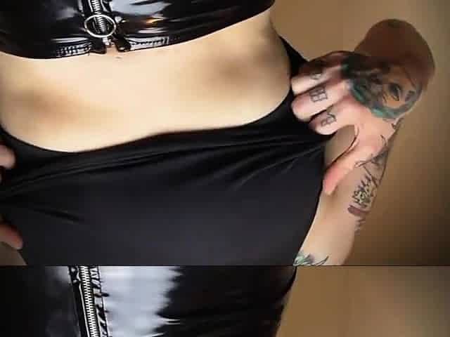 Crank Your Hog Dry Tattooed Solo Webcam Girl With Big Asset