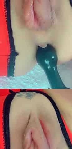 Close up MILF masturbation