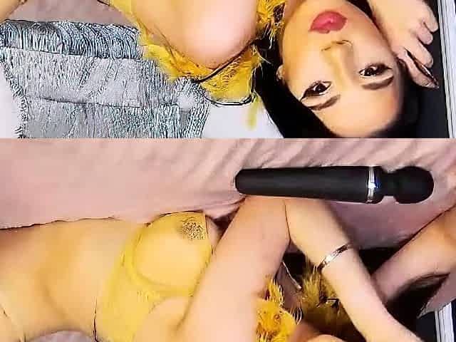 Amateur Webcam Cute Teen Plays Solo