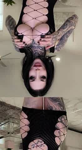Big boob brunette masturbates on webcam