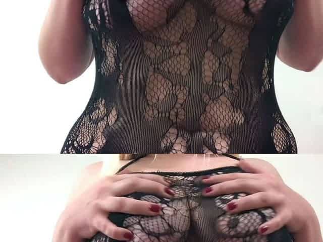Big boob brunette masturbates on webcam