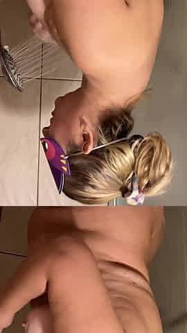 Zara Peeing After Taking a Shower