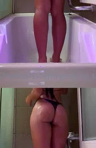 Small titted babe toys her pussy on webcam