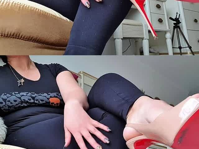 Cute amateur webcam girl masturbating close up to the camera