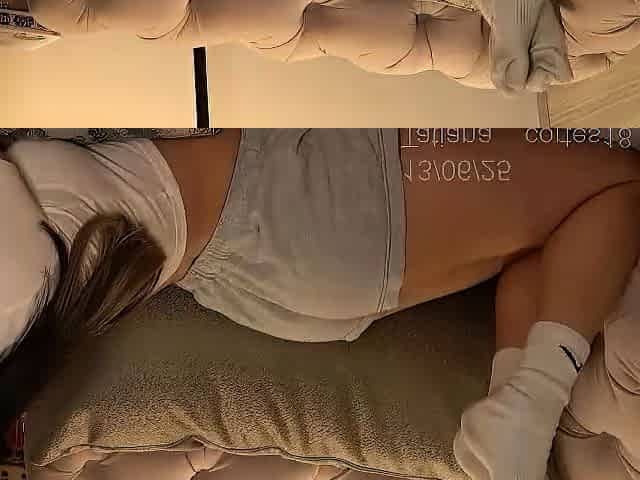 Hot amateur webcam teen masturbates for their fans