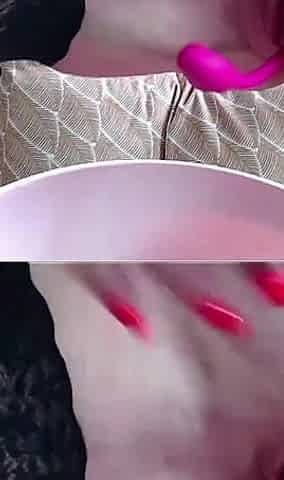 Lovely Russian MILF Shows Her Amazing Pussy Lips