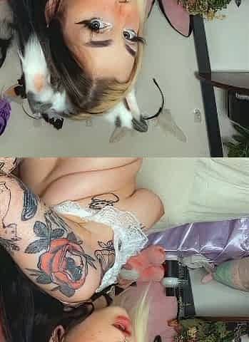 Tight ass kinky blode with big boobs masturbates outdoor