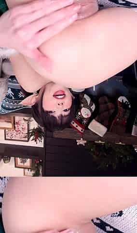 Amateur young teen solo masturbation on her livingroom