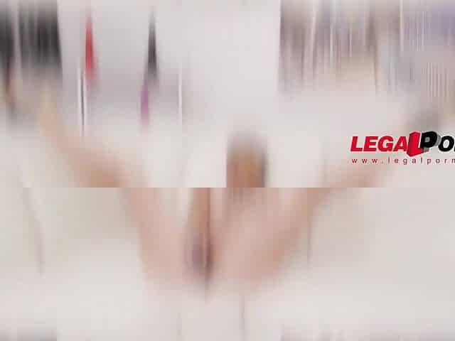 Hot MILF Isalyn welcome to Gonzo with first time Double Anal