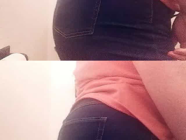 Hawt Teen Showing Off Ass