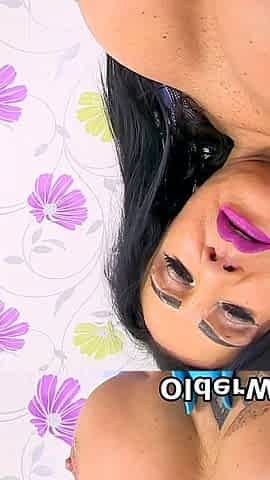 English MILF Nicole Dupapillon Vacuum Pumps Her Pussy Lips to Huge Proportions